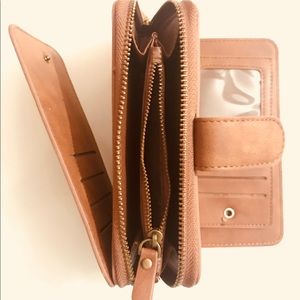 Women’s wallet with extra spaces